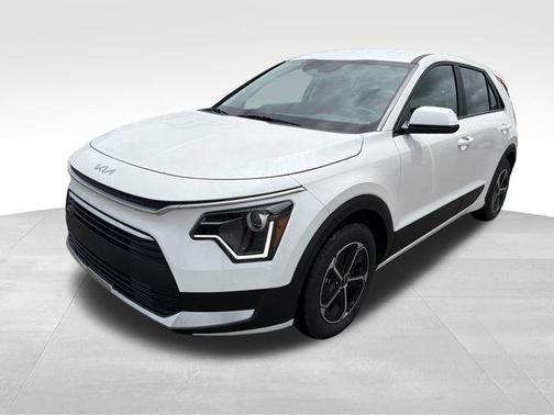 Snow White Pearl 2026 Kia Niro LX