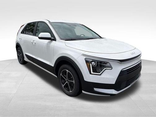 Snow White Pearl 2026 Kia Niro LX