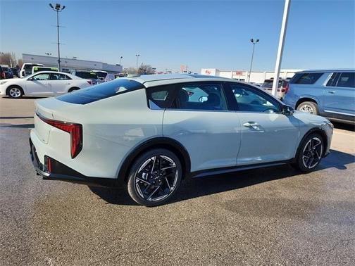 2026 Kia K4 GT-LINE