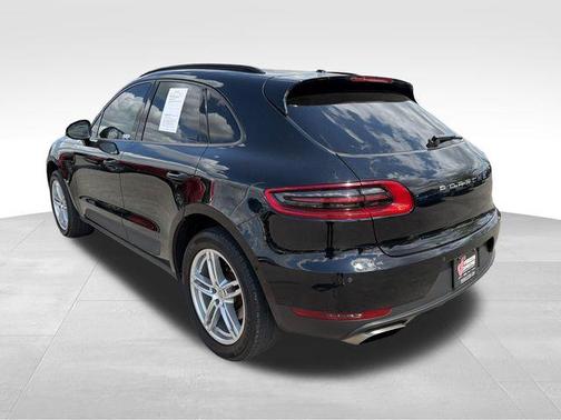 Jet Black Metallic 2017 Porsche Macan Base
