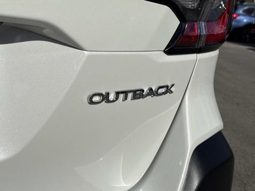 Crystal White Pearl 2025 Subaru Outback Premium