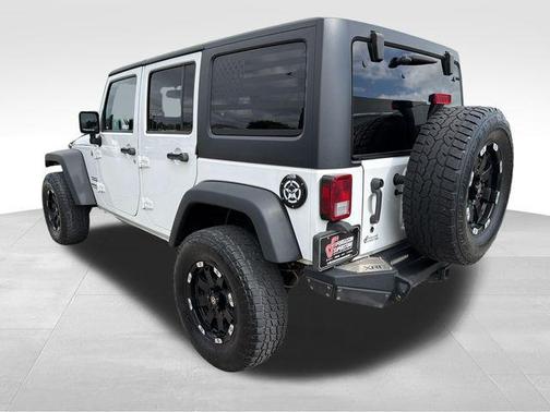 Bright White Clearcoat 2013 Jeep Wrangler Unlimited Sport