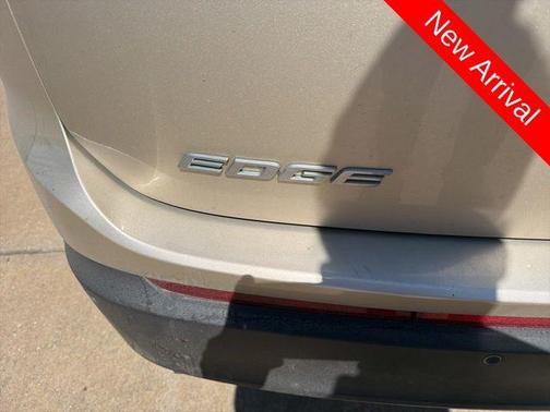 White Gold Metallic 2018 Ford Edge SEL