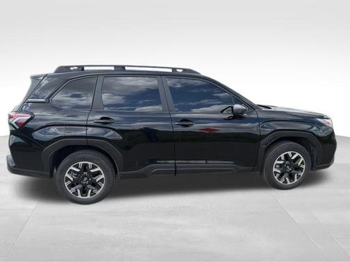 Crystal Black Silica 2025 Subaru Forester Premium