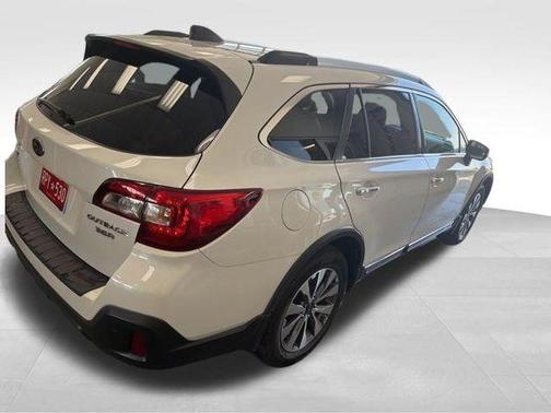 Crystal White Pearl 2019 Subaru Outback 3.6R Touring