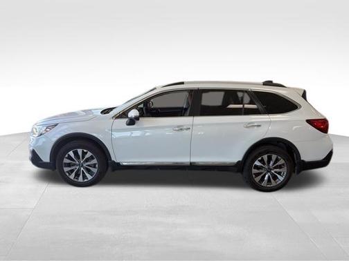 Crystal White Pearl 2019 Subaru Outback 3.6R Touring