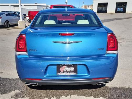 2022 Chrysler 300 Touring L