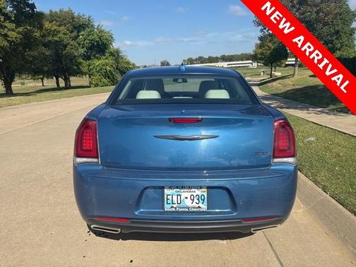 2022 Chrysler 300 Touring L