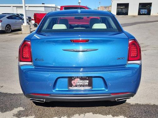 2022 Chrysler 300 Touring L