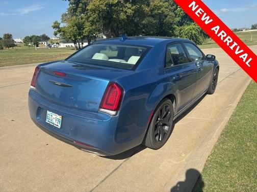 2022 Chrysler 300 Touring L