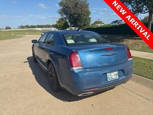 2022 Chrysler 300 Touring L