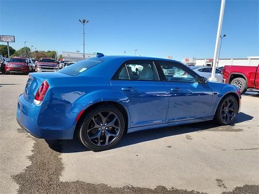 2022 Chrysler 300 Touring L