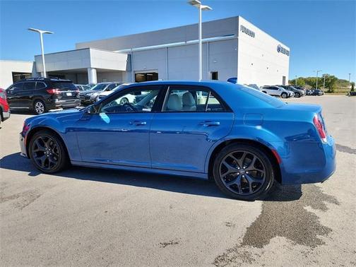 2022 Chrysler 300 Touring L