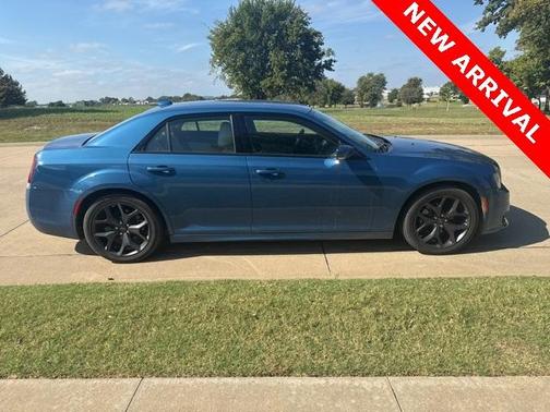 2022 Chrysler 300 Touring L