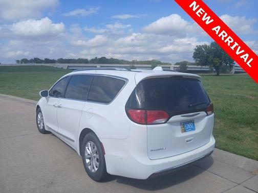 2018 Chrysler Pacifica Touring-L