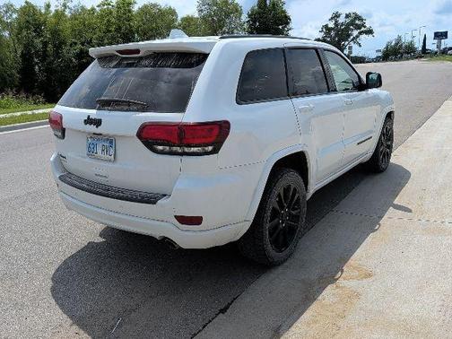 Bright White Clearcoat 2019 Jeep Grand Cherokee Altitude