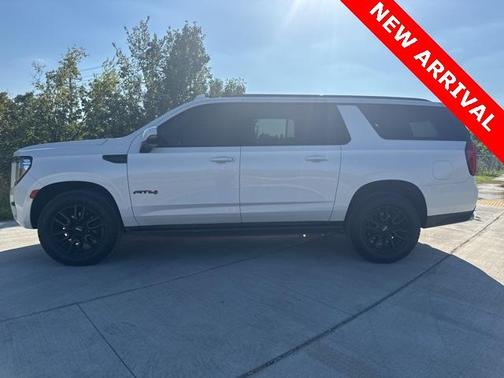2022 GMC Yukon XL AT4