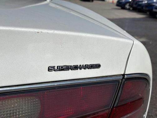 Bright Diamond White 1999 Buick Park Avenue Ultra
