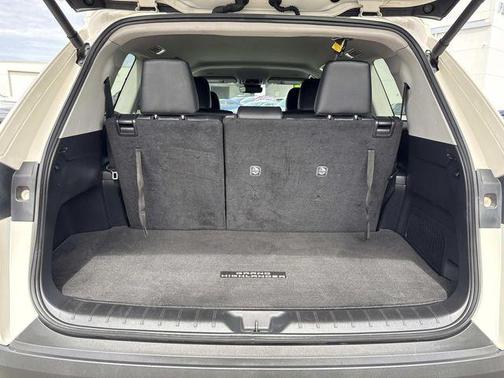 Cream 2024 Toyota Grand Highlander XLE