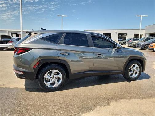 2022 Hyundai TUCSON SE