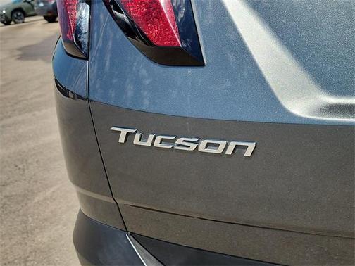 2022 Hyundai TUCSON SE