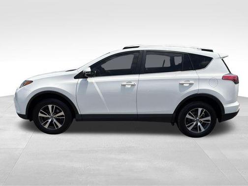 Super White 2018 Toyota RAV4 XLE