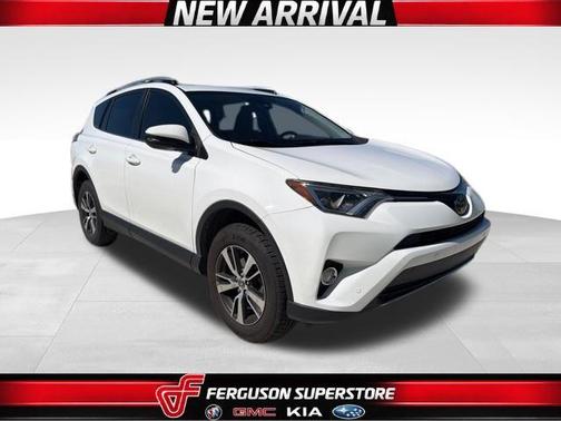 Super White 2018 Toyota RAV4 XLE