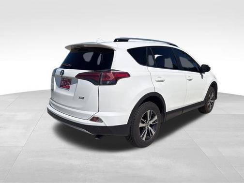 Super White 2018 Toyota RAV4 XLE