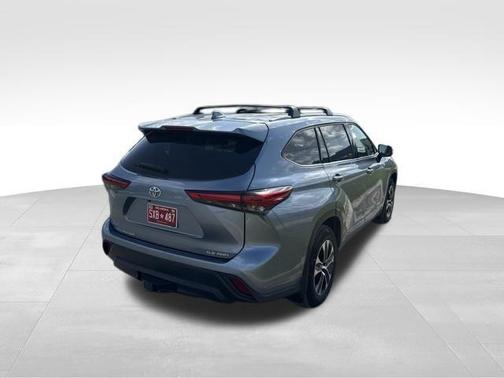 Moon Dust 2022 Toyota Highlander XLE