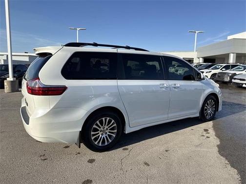2020 Toyota Sienna XLE Premium