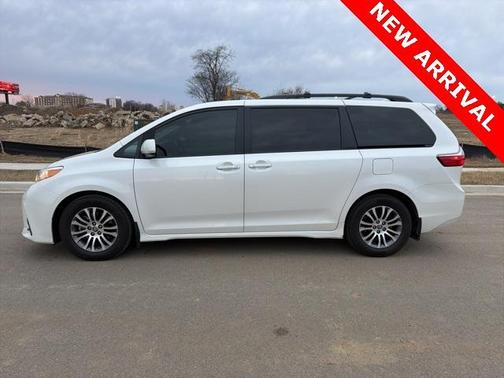 2020 Toyota Sienna XLE Premium