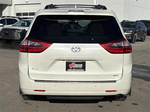 2020 Toyota Sienna XLE Premium