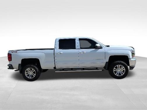 Summit White 2018 Chevrolet Silverado 1500 LT