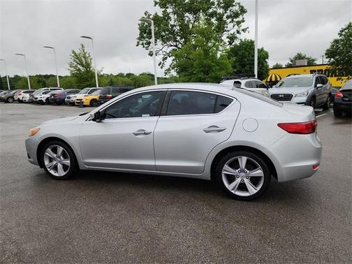 2013 Acura ILX 2.0L w/Premium Package