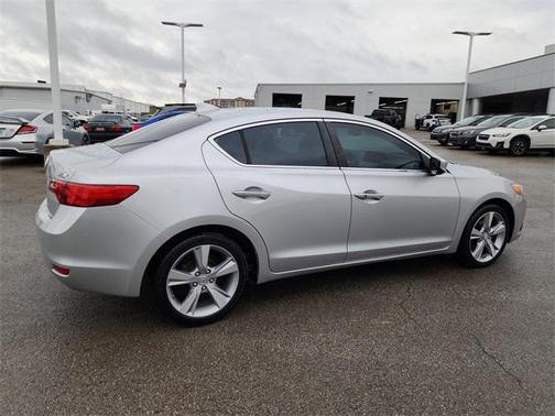 2013 Acura ILX 2.0L w/Premium Package