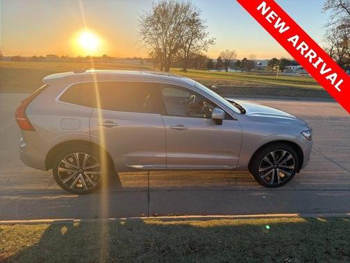 2023 Volvo XC60 B5 Ultimate Bright Theme
