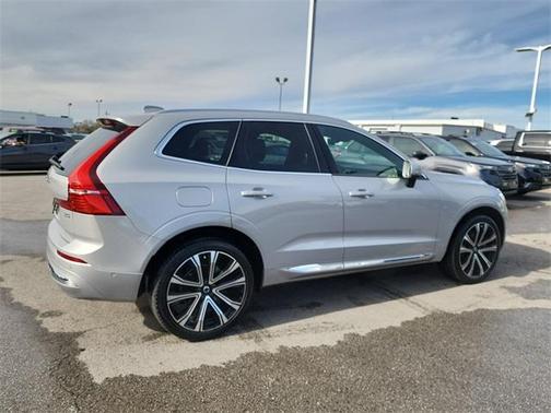 2023 Volvo XC60 B5 Ultimate Bright Theme