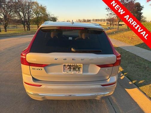 2023 Volvo XC60 B5 Ultimate Bright Theme
