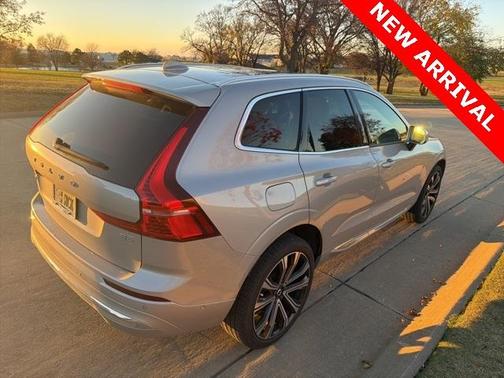 2023 Volvo XC60 B5 Ultimate Bright Theme
