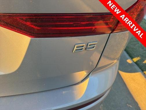 2023 Volvo XC60 B5 Ultimate Bright Theme