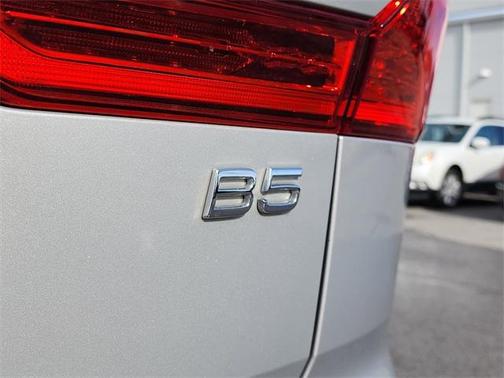 2023 Volvo XC60 B5 Ultimate Bright Theme