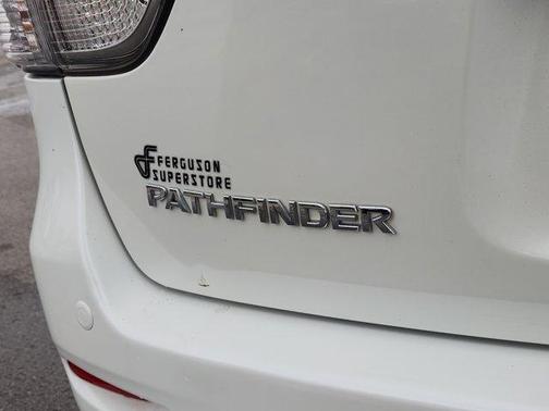 2016 Nissan Pathfinder SL