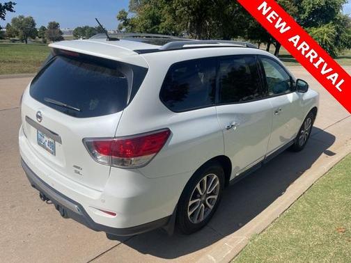 2016 Nissan Pathfinder SL