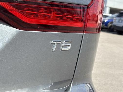 2020 Volvo V60 T5 Momentum