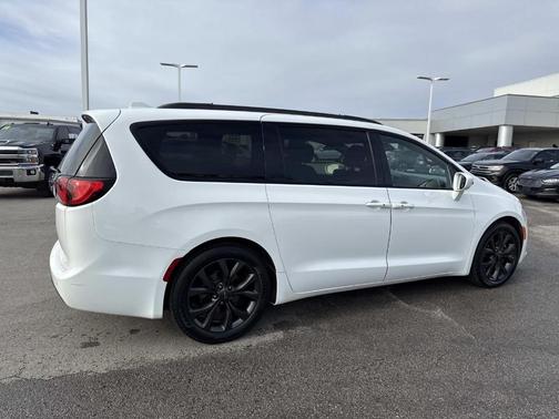 2018 Chrysler Pacifica Touring Plus