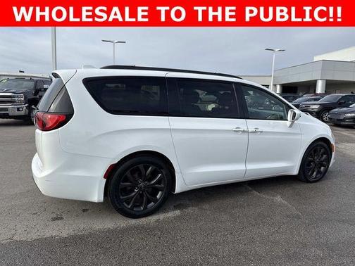 Bright White Clearcoat 2018 Chrysler Pacifica Touring Plus
