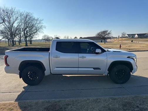 2024 Toyota Tundra Hybrid Platinum