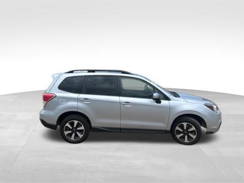 Ice Silver Metallic 2017 Subaru Forester 2.5i Premium