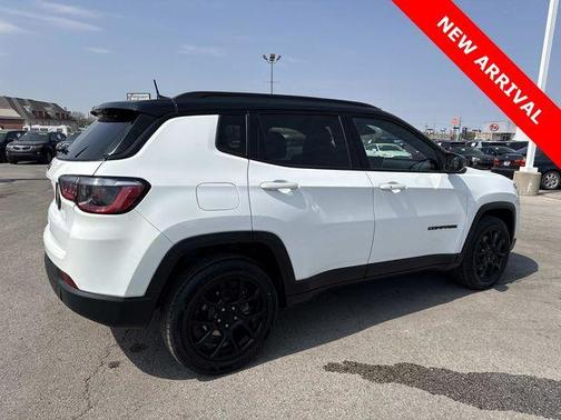 Bright White Clearcoat 2024 Jeep Compass Latitude