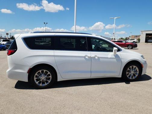2021 Chrysler Pacifica Touring-L